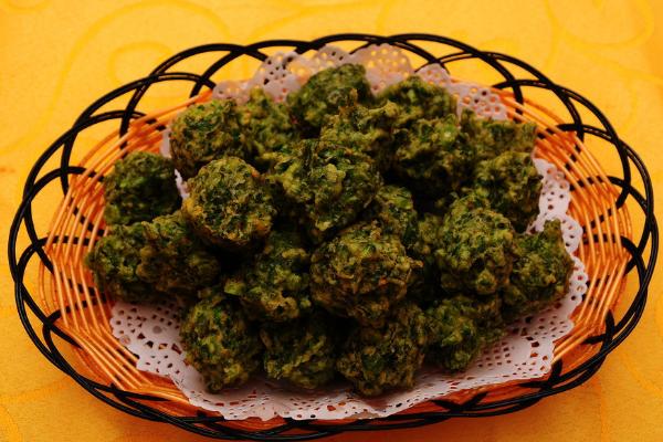 茼蒿丸子怎么做好吃又簡單 茼蒿丸子家常做法大全