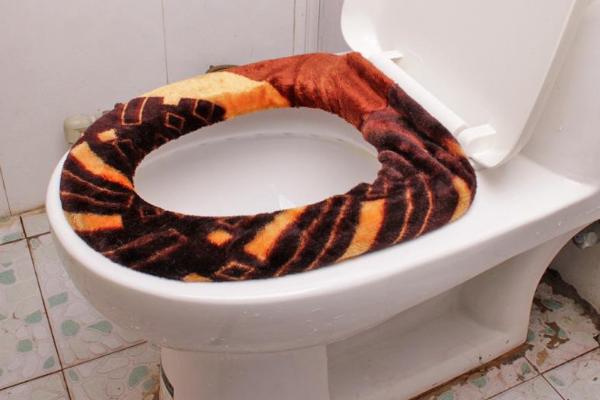 夢(mèng)見(jiàn)馬桶堵了糞便溢出是什么意思 夢(mèng)到馬桶堵了水溢出來(lái)有什么預(yù)兆