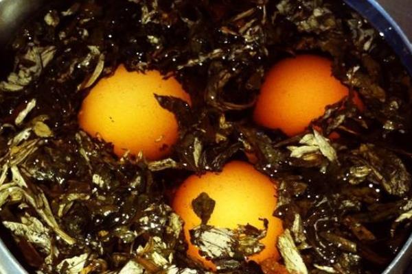 艾葉煮雞蛋的功效與作用 艾葉煮雞蛋的正確做法