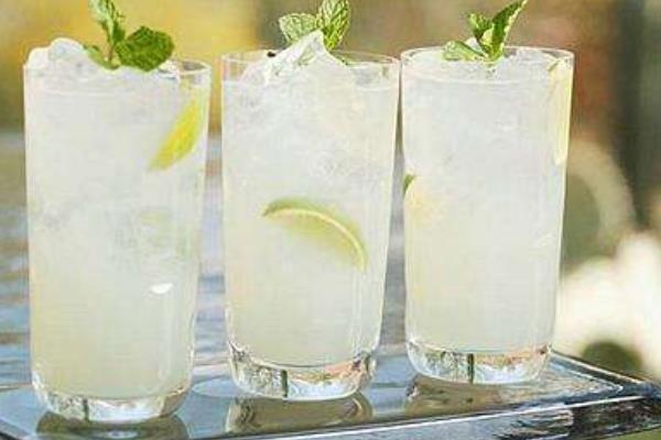 早上、晚上、白天喝檸檬水好嗎 蜂蜜檸檬水什么時候喝最好