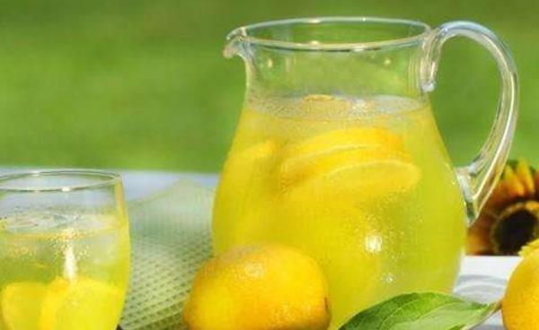 早上、晚上、白天喝檸檬水好嗎 蜂蜜檸檬水什么時候喝最好