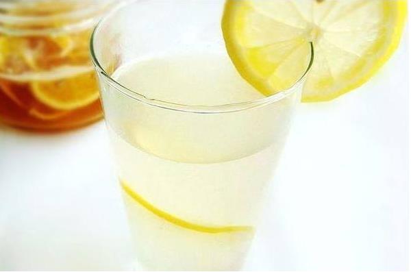 早上、晚上、白天喝檸檬水好嗎 蜂蜜檸檬水什么時候喝最好