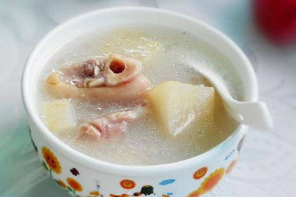 豬蹄跟什么一起燉最好 豬蹄煮多久能熟