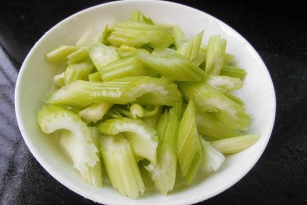 西芹的功效與作用及禁忌 西芹的營養(yǎng)價值