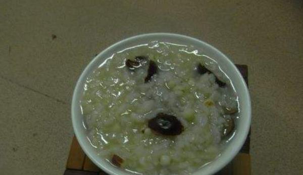 山藥芡實(shí)薏米粥的功效與作用 山藥芡實(shí)薏米粥做法