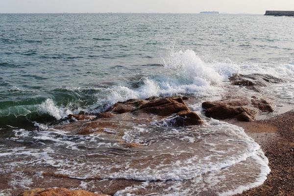 夢見漲潮是什么意思 女人夢到漲潮往高處跑有什么預兆