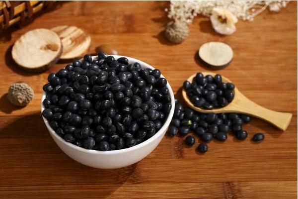 黑豆泡醋一天吃多少粒 黑豆泡醋可以減肥嗎