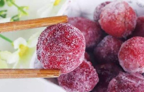 楊梅不洗能吃嗎 楊梅為什么要用鹽水泡 楊梅里的蟲子能吃嗎