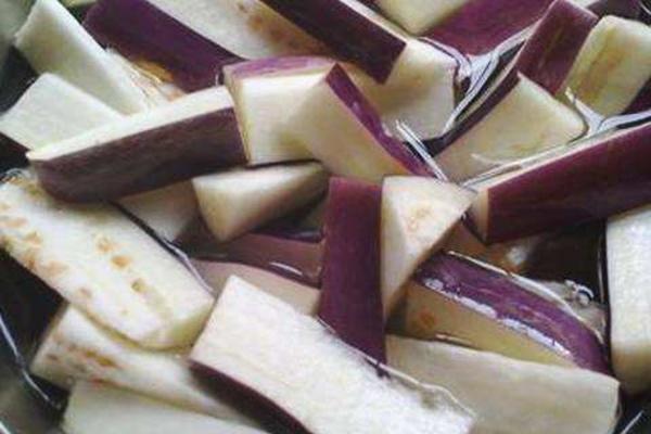 茄子要泡水嗎 炒茄子為什么會苦