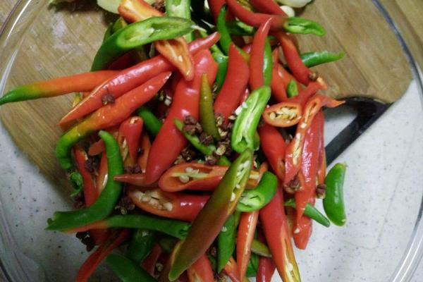 怎么腌辣椒好吃又簡單 自制腌辣椒的家常做法大全