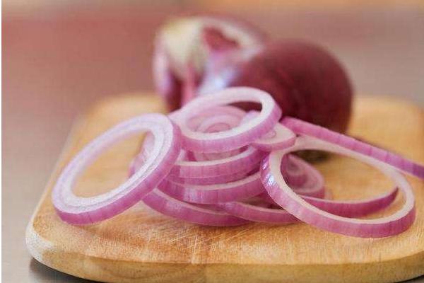 洋蔥吃了會上火嗎 吃洋蔥上火怎么處理