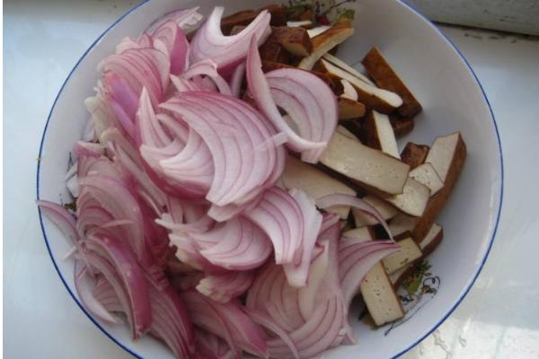 洋蔥怎么剝 為什么吃洋蔥會放屁