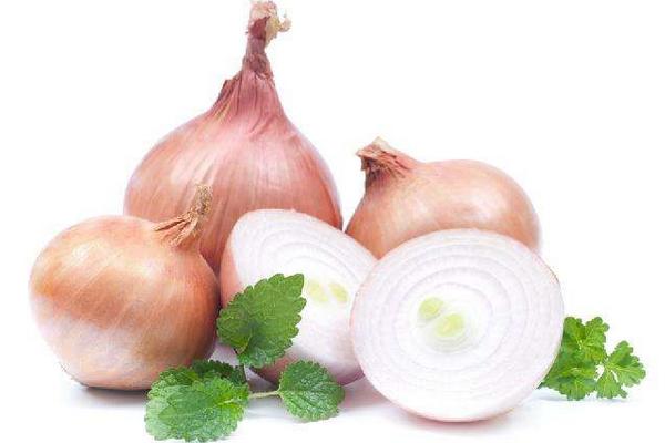 切洋蔥不會流淚的方法 生吃洋蔥的危害是什么