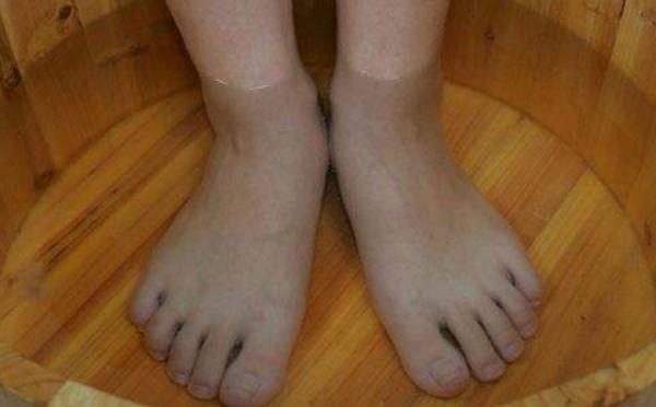 韭菜泡腳的功效與作用及禁忌 韭菜泡腳治腳氣嗎