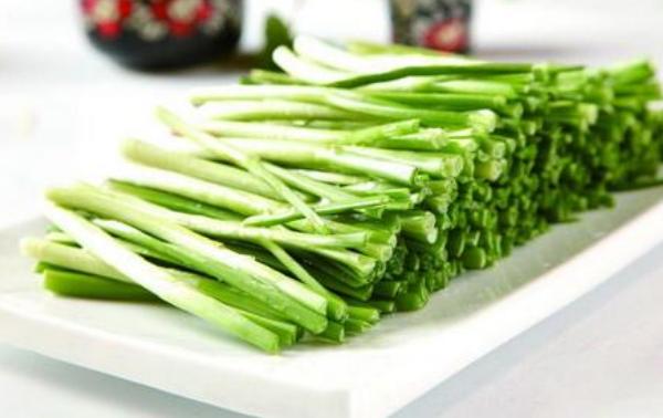 怎樣腌制韭菜花不變黃 韭菜生吃好還是熟吃好