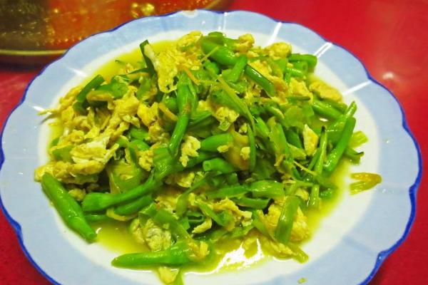 黃花菜炒雞蛋怎么做好吃又簡單 黃花菜炒雞蛋家常做法大全