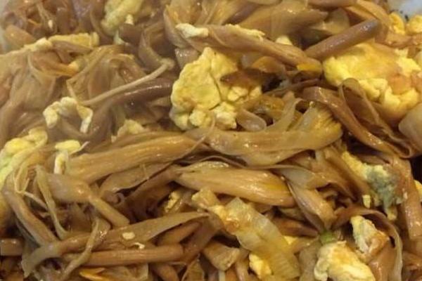 黃花菜炒雞蛋怎么做好吃又簡單 黃花菜炒雞蛋家常做法大全