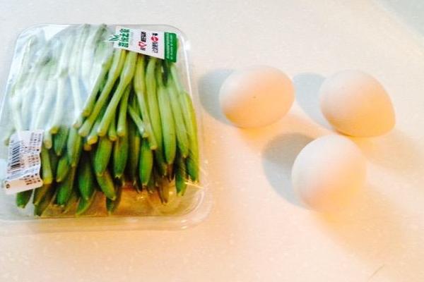 黃花菜炒雞蛋怎么做好吃又簡單 黃花菜炒雞蛋家常做法大全