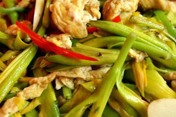 黃花菜炒雞蛋怎么做好吃又簡單 黃花菜炒雞蛋家常做法大全