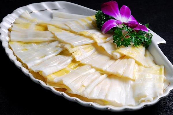 清炒竹筍怎么做好吃又簡(jiǎn)單 清炒竹筍需要過(guò)水嗎