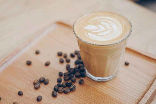 摩卡咖啡、拿鐵咖啡、卡布奇諾的區別是什么 哪些人不適合喝拿鐵咖啡