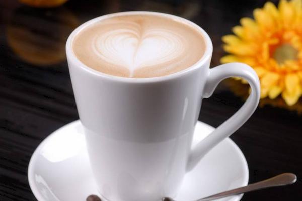 拿鐵咖啡市場(chǎng)價(jià)格多少錢(qián)一杯 拿鐵咖啡的做法大全