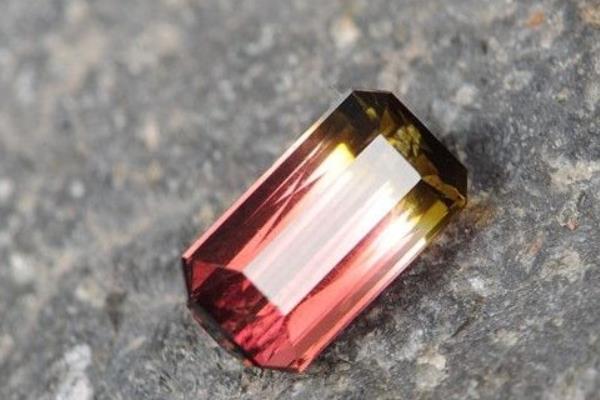 碧璽什么顏色最珍貴 碧璽是什么材料