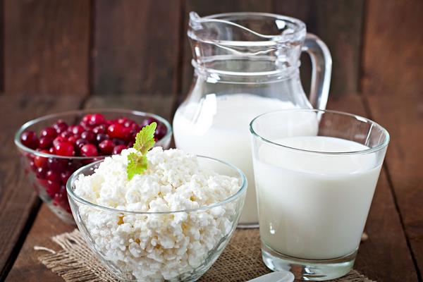 羊奶和牛奶的區別是什么 羊奶好還是牛奶好