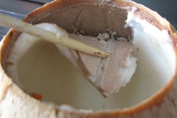椰子怎么打開吃椰肉 椰子果肉怎么吃