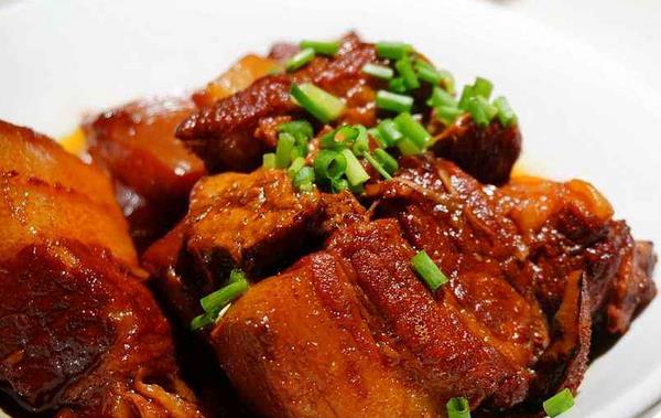 紅燒肉用什么肉 紅燒肉要不要焯水