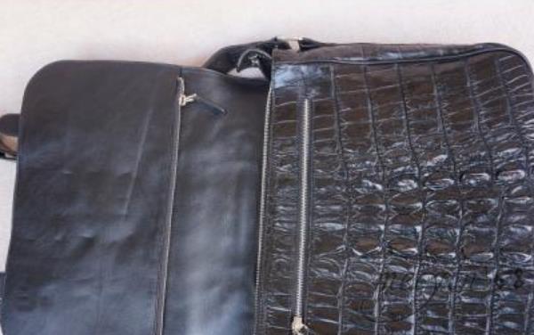 一張蟒蛇皮多少錢 蟒蛇皮包翹皮了怎么辦