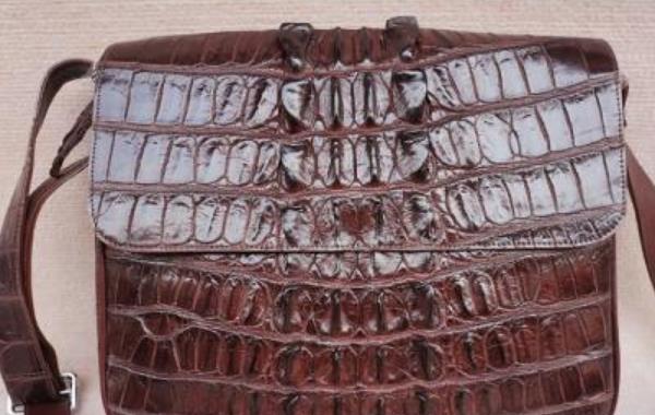 一張蟒蛇皮多少錢 蟒蛇皮包翹皮了怎么辦