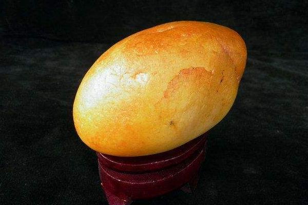 黃龍玉貔貅怎么選 黃龍玉和黃蠟石的區別是什么