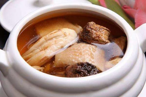 松茸燉雞怎么做簡單又好吃 松茸燉雞的功效與作用