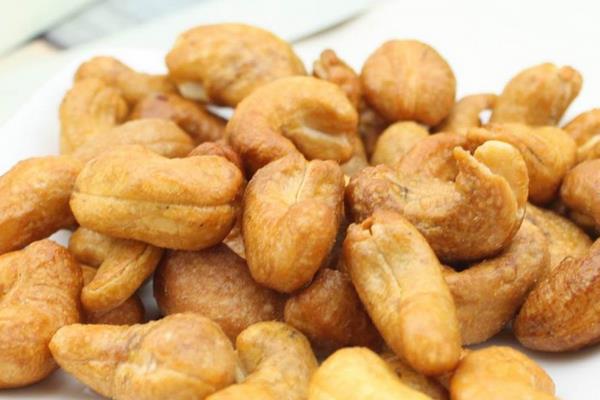 腰果吃多了會怎么樣 腰果一天吃多少合適