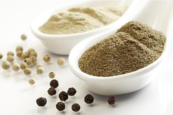 白胡椒和黑胡椒的區別是什么 白胡椒和黑胡椒哪個好