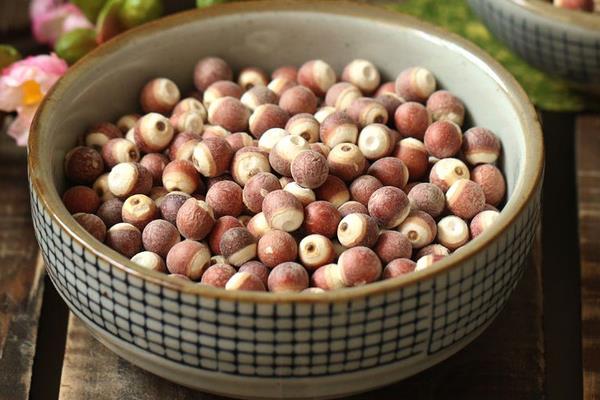 大芡實與小芡實哪種好 生芡實和炒芡實的區別是什么