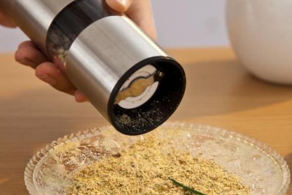 胡椒研磨器怎么用 胡椒研磨器怎么打開