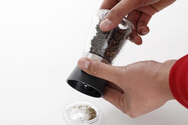 胡椒研磨器怎么用 胡椒研磨器怎么打開