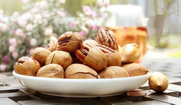 碧根果回潮了怎么變脆 碧根果不脆了怎么辦