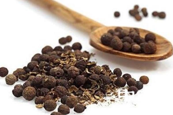 十三香和胡椒粉的區(qū)別是什么 胡椒粉和十三香一樣嗎