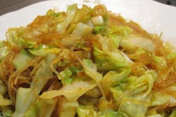卷心菜炒粉絲怎么做簡單又好吃 卷心菜炒粉絲家常做法大全