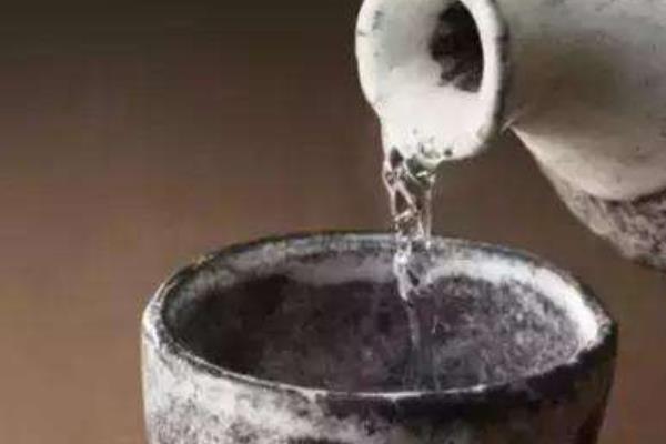 白酒泡什么對身體好 白酒和啤酒哪個更傷身