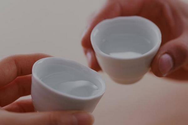 白酒泡什么對身體好 白酒和啤酒哪個更傷身