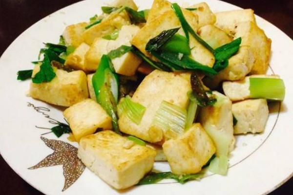 大蔥炒豆腐怎么做好吃又簡(jiǎn)單 大蔥炒豆腐的家常做法大全