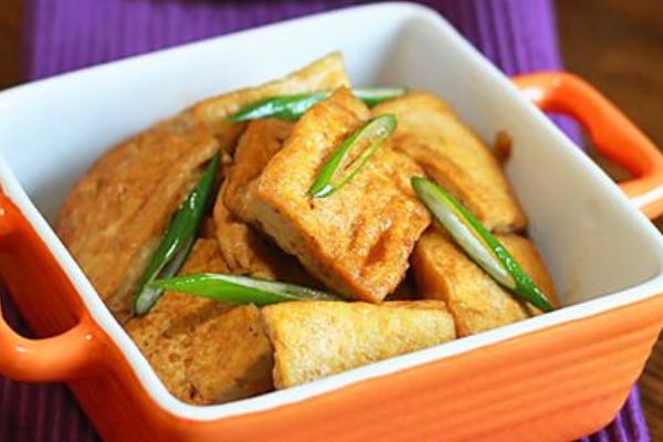 大蔥炒豆腐怎么做好吃又簡(jiǎn)單 大蔥炒豆腐的家常做法大全