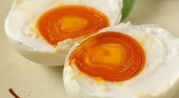 咸雞蛋和咸鴨蛋的區(qū)別是什么 為什么只有咸鴨蛋沒(méi)有咸雞蛋