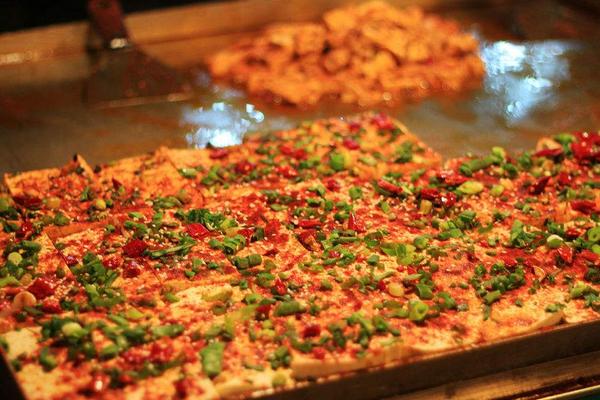 鐵板豆腐怎么做好吃又簡單 鐵板豆腐的做法及調料