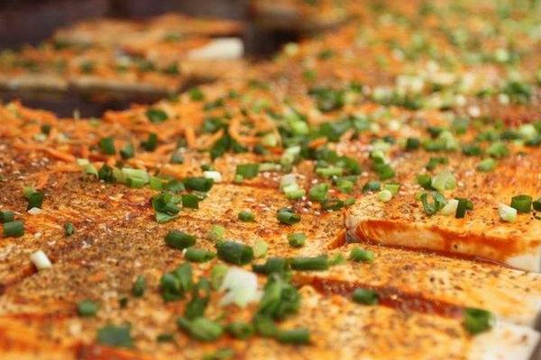 鐵板豆腐怎么做好吃又簡單 鐵板豆腐的做法及調料