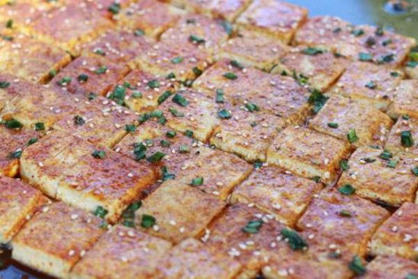 鐵板豆腐怎么做好吃又簡單 鐵板豆腐的做法及調料